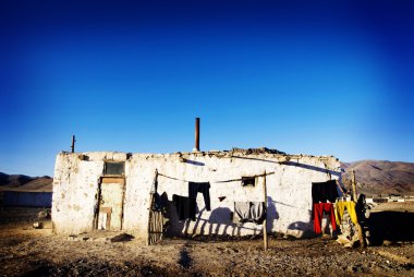 eski yıpranmış ev