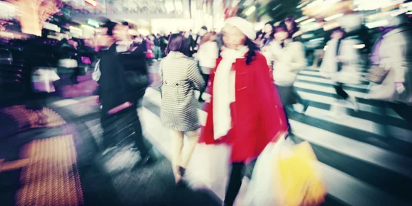 People walking across street — Stock Photo, Image