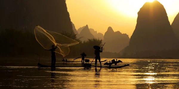 Silueta de Pescadores en China —  Fotos de Stock