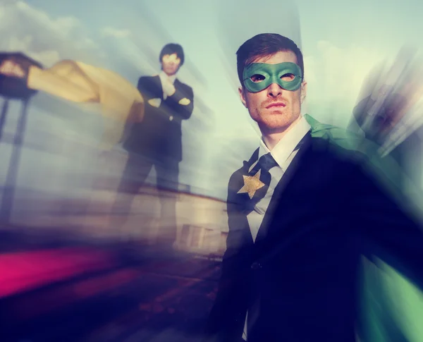Бизнесмены в костюмах супергероев — стоковое фото