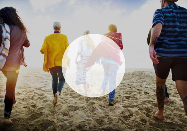 Happy friends on the beach — Stock Photo, Image