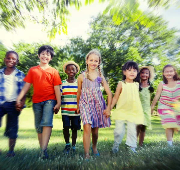 Amistad infantil diversa —  Fotos de Stock