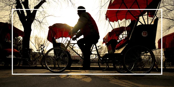 Homem montando em Rickshaw — Fotografia de Stock
