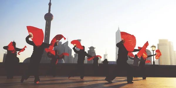 Silhouette people dansing at street — Stock Photo, Image