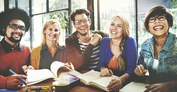 Grupo multiétnico de personas — Foto de Stock