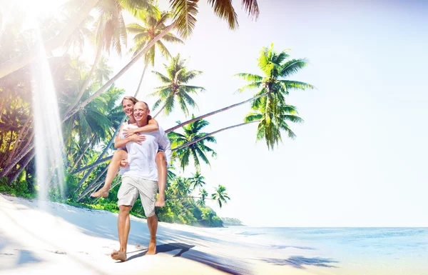 Casal em Beach Island Concept — Fotografia de Stock