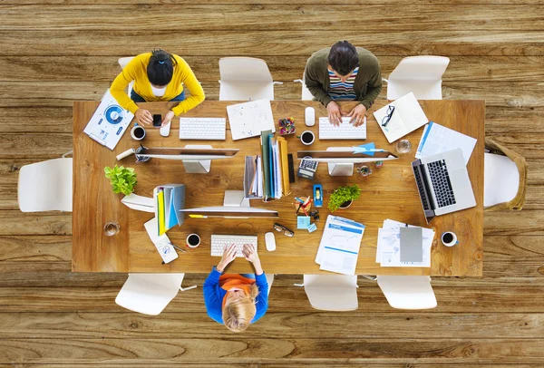 Geschäftsleute Büro arbeiten — Stockfoto