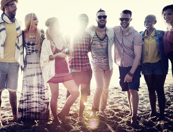 Stranden sommaren vänner koncept — Stockfoto