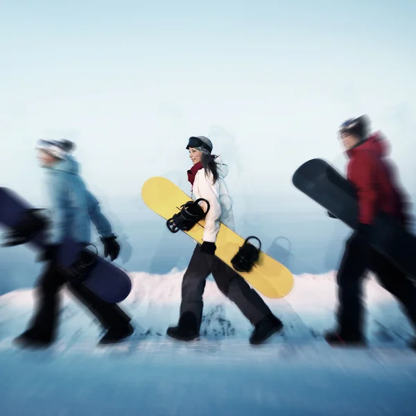 Groupe extrême de snowboarders — Photo