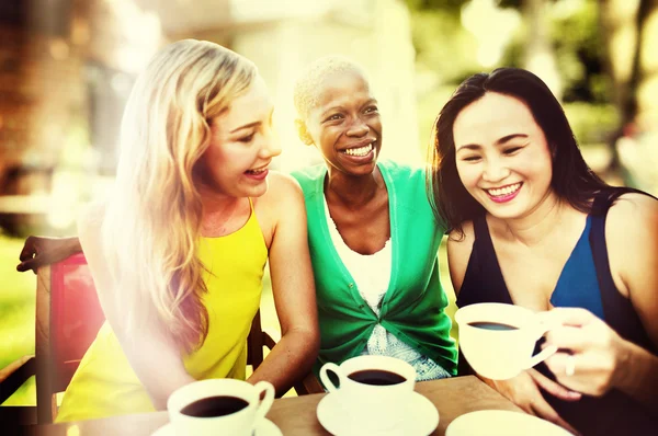 Girl friends having coffee break — Stock Photo, Image