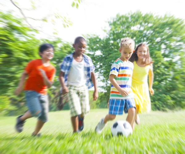 Niños jugando al fútbol Concepto — Foto de Stock