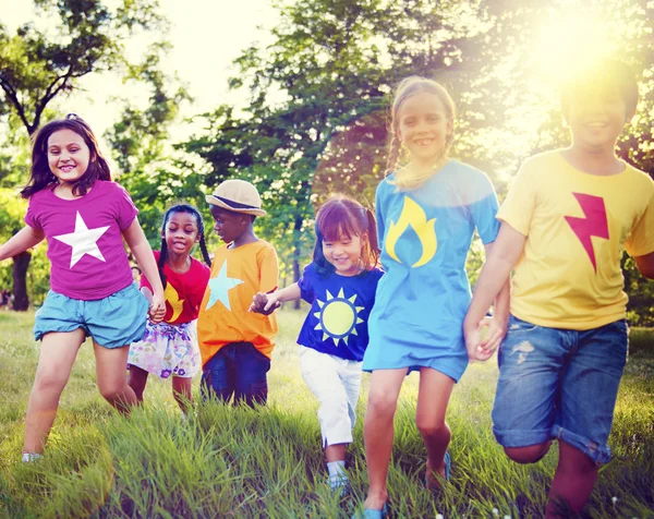 Vielfältiges Kinderfreundschaftskonzept — Stockfoto