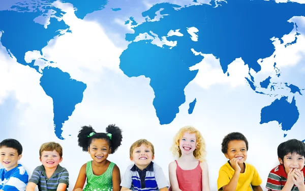 Diversidad Niños sentados juntos — Foto de Stock