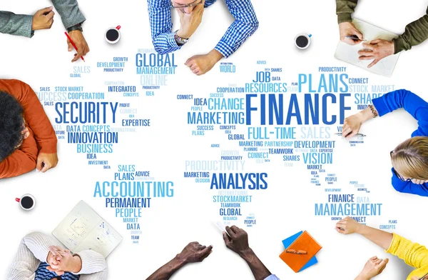 Personas diversas y finanzas globales — Foto de Stock