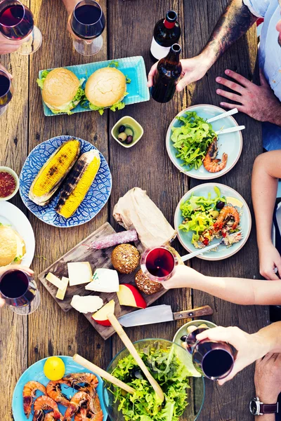 Lezzetli yemek ta parti tablo — Stok fotoğraf