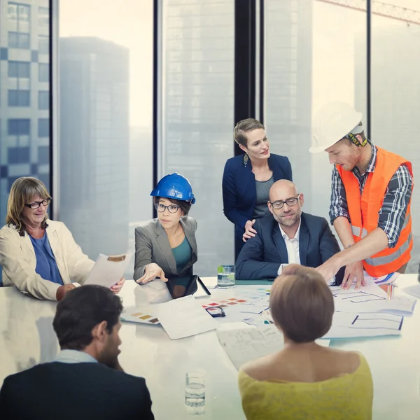 Mensen uit het bedrijfsleven op zakelijke bijeenkomst — Stockfoto