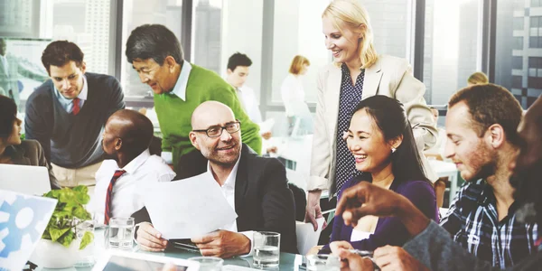 Gente de negocios discutiendo — Foto de Stock