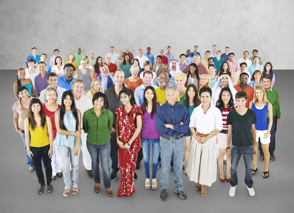 Большая группа людей с многообразием — стоковое фото