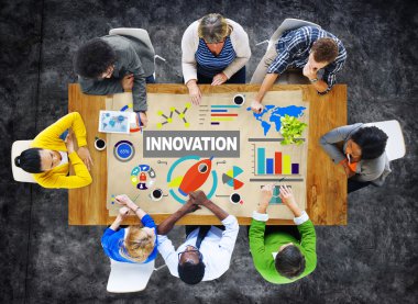 İnsanlar toplantı yaratıcılık yenilik kavramı