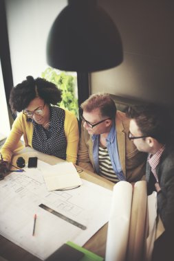 ofiste çalışan Mimarlar grubu