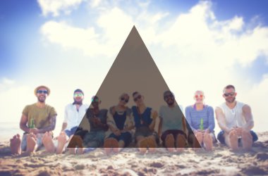 Sahilde birlikte vakit arkadaşlar