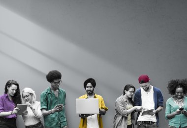 Kablosuz cihazlar kullanarak üniversite öğrencileri