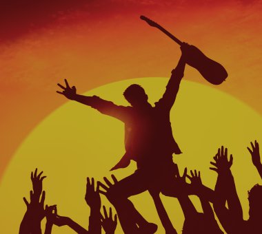 siluet grup konserinde insan