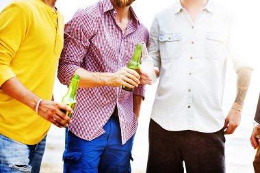 Kutlama ve dostluk kavramı Beach alkış