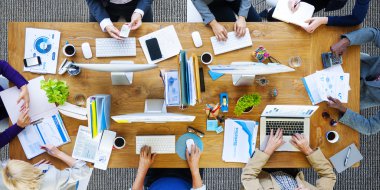 Ofiste çalışan iş adamları