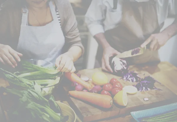 Paar kocht in Küche — Stockfoto