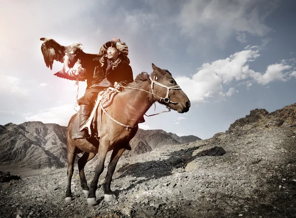 Kazak erkek avlamak tilki ve Kurtlar — Stok fotoğraf