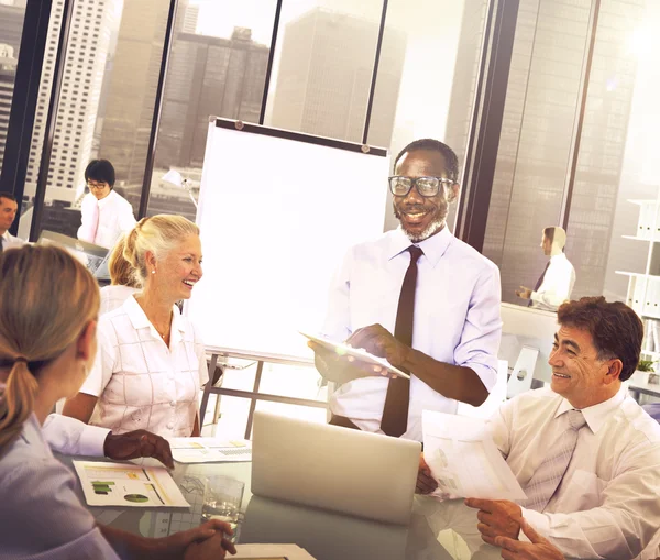 Gente de negocios discutiendo —  Fotos de Stock