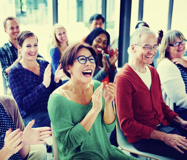 Groupe de personnes pendant le séminaire Concept — Photo