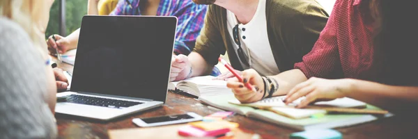 College students brainstorming in classroom — Stock Photo, Image