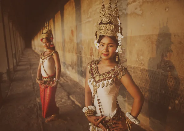 Bailarines tradicionales de Aspara — Foto de Stock