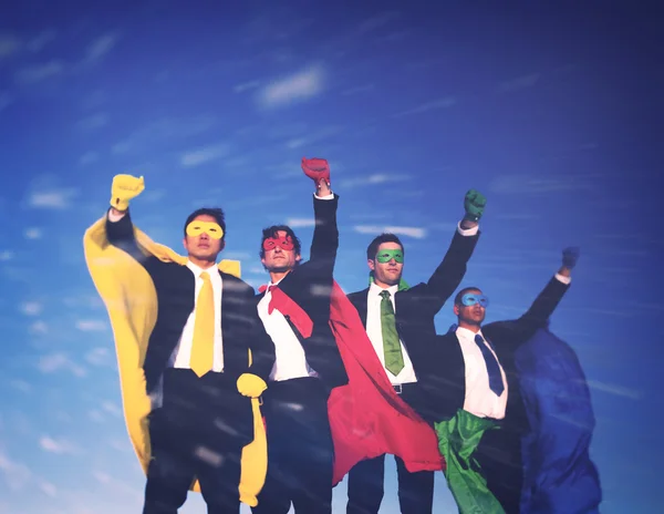 Business-Superhelden in Kostümen — Stockfoto