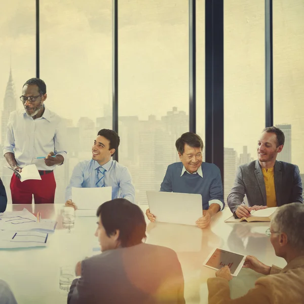 Pessoas de negócios em reunião corporativa — Fotografia de Stock