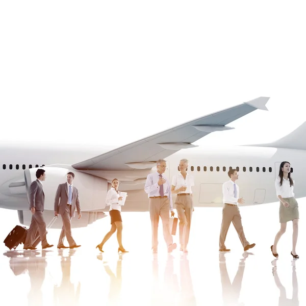 Business People traveling in Airport — Stock Photo, Image