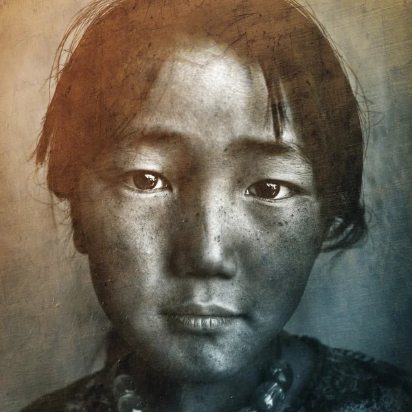 Mongolisk flicka stående — Stockfoto