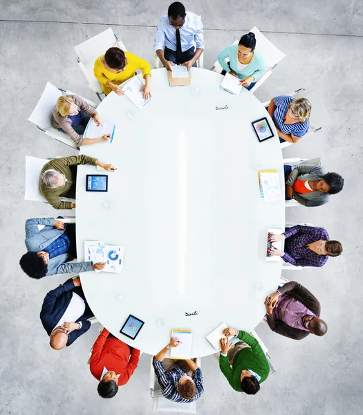 Groep van uiteenlopende zakenmensen in een vergadering-Concept — Stockfoto