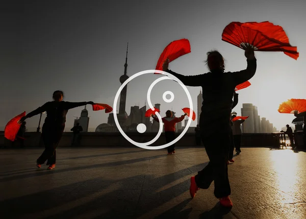 Silhouette people dansing at street — Stock Photo, Image