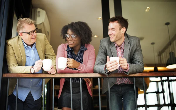 Equipo de negocios que tiene descanso café —  Fotos de Stock