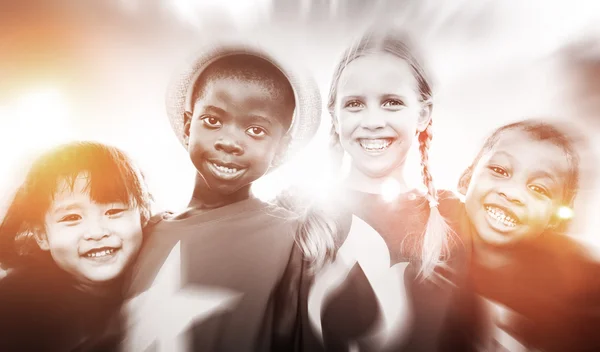 Gyermekek gyerekek sokszínűség barátság — Stock Fotó