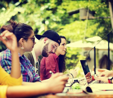 Üniversite öğrencileri birlikte