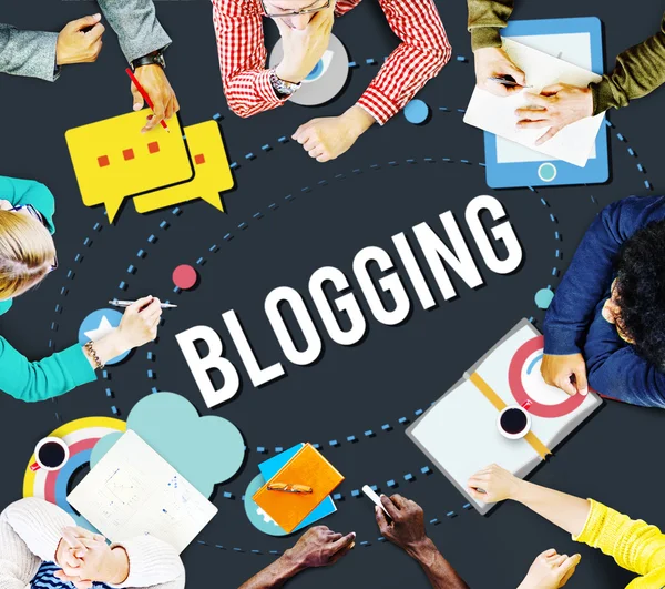 Blogging Conceito de mídia na Internet — Fotografia de Stock