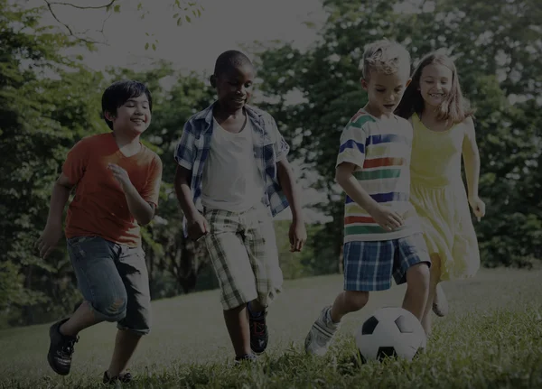 Grupo de niños, concepto de convivencia —  Fotos de Stock