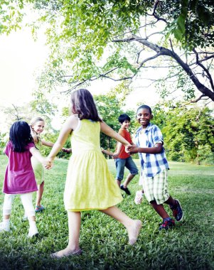 Çocukların ellerini kavramı Holding Grup