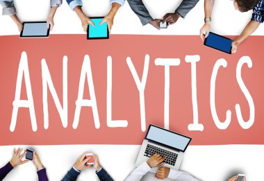İş adamları Analytics ile çalışma 