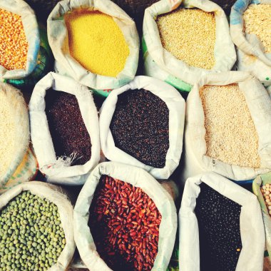 Baklagiller ve tahıllar çuval