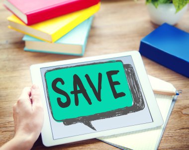 Tablet ve kavramı kaydetmek kullanan adam